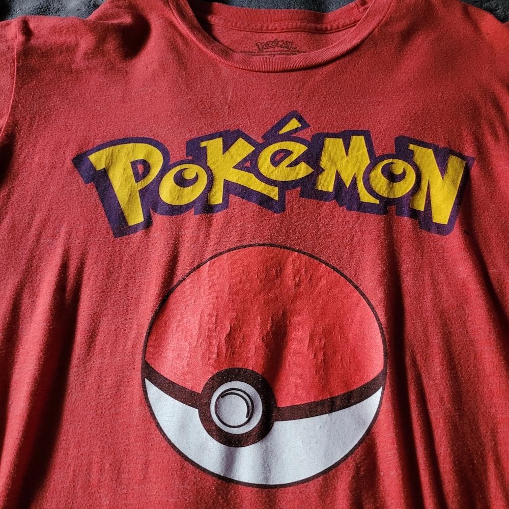 Pokemon t-shirt *OFFICIALLY LICENSED MERCH🔥🔥 Men's MEDIUM classic RED pokeball